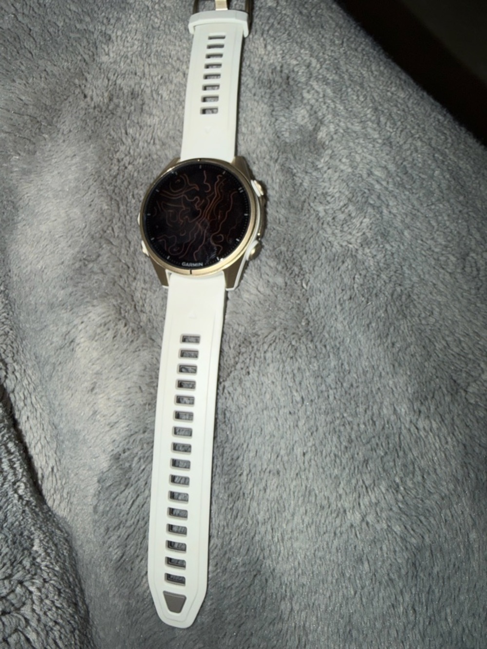 Garmin Fenix 8 43mm gold